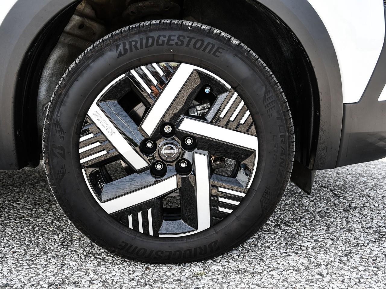 2025 Nissan Kicks SV HEATED SEATS | REMOTE START | BLIND SPOT MONITORING Photo