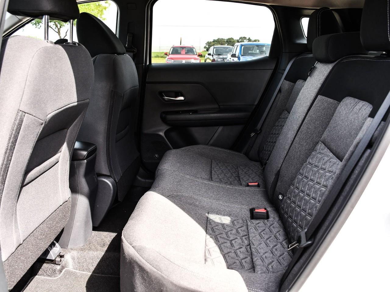 2025 Nissan Kicks SV HEATED SEATS | REMOTE START | BLIND SPOT MONITORING Photo