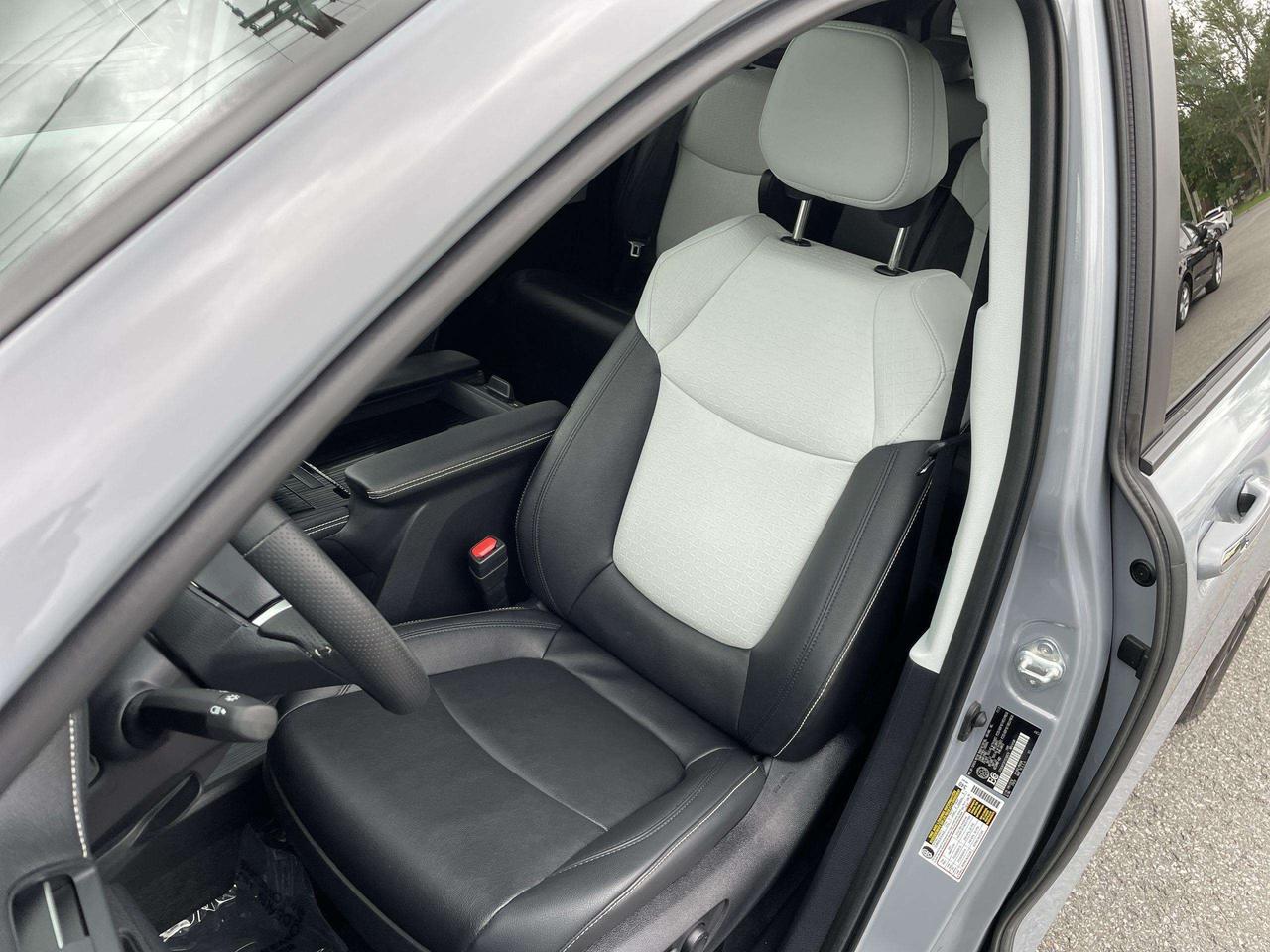 2026 Toyota Sienna XSE 7-Passenger LIKE NEW!!  HYBRID AWD, SOFTEX, JBL SOUND, ROOF, BK. CAM, HTD. SEATS, ALLOYS Photo