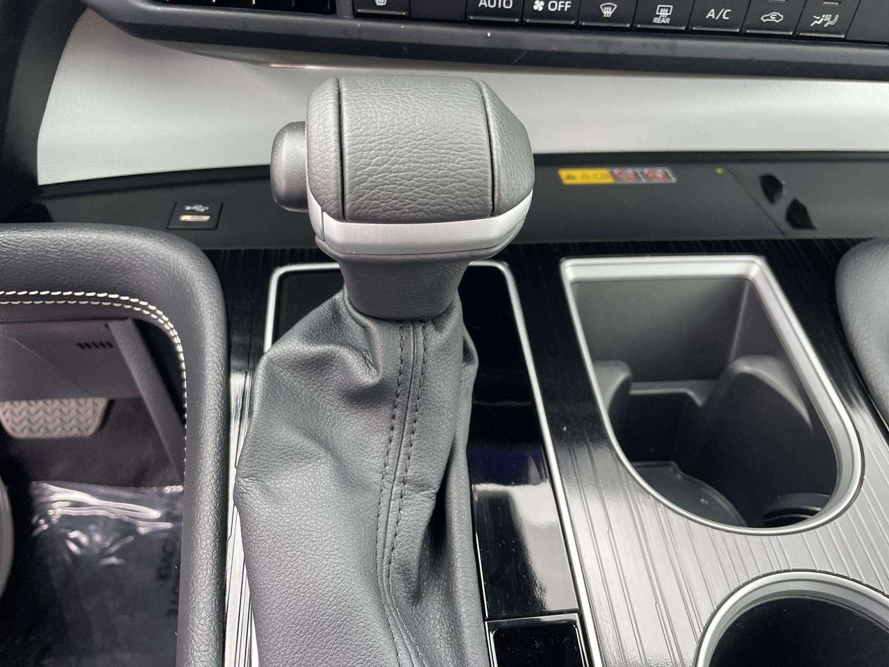 2026 Toyota Sienna XSE 7-Passenger LIKE NEW!!  HYBRID AWD, SOFTEX, JBL SOUND, ROOF, BK. CAM, HTD. SEATS, ALLOYS Photo