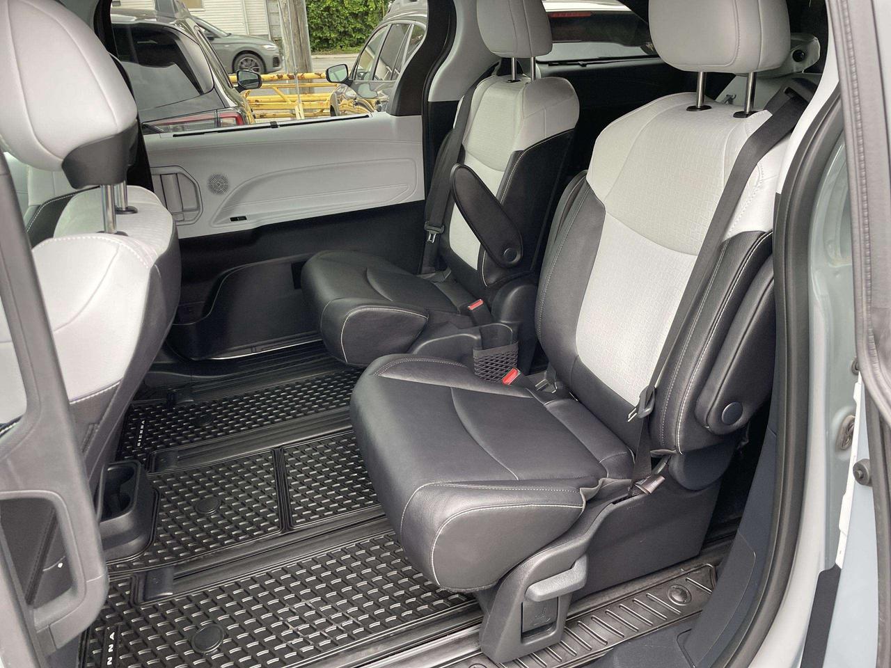 2026 Toyota Sienna XSE 7-Passenger LIKE NEW!!  HYBRID AWD, SOFTEX, JBL SOUND, ROOF, BK. CAM, HTD. SEATS, ALLOYS Photo
