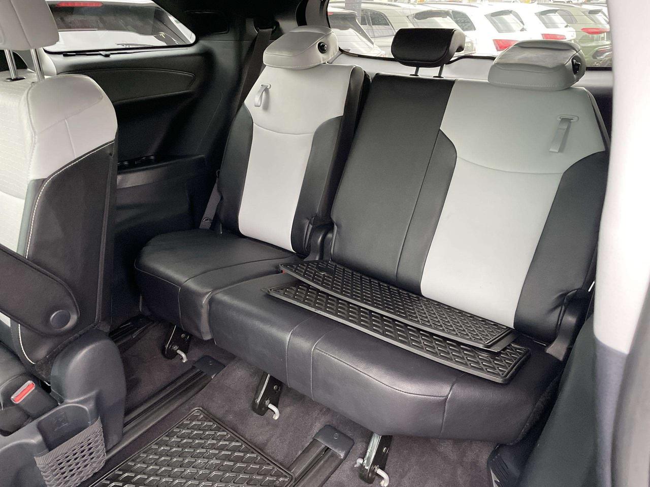 2026 Toyota Sienna XSE 7-Passenger LIKE NEW!!  HYBRID AWD, SOFTEX, JBL SOUND, ROOF, BK. CAM, HTD. SEATS, ALLOYS Photo