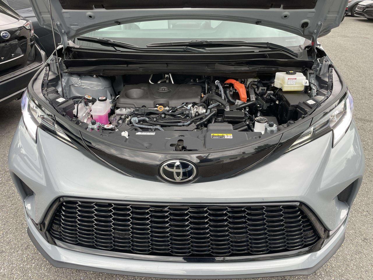 2026 Toyota Sienna XSE 7-Passenger LIKE NEW!!  HYBRID AWD, SOFTEX, JBL SOUND, ROOF, BK. CAM, HTD. SEATS, ALLOYS Photo