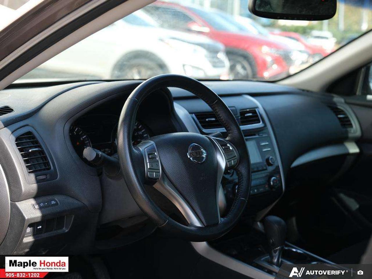 2014 Nissan Altima SV Photo