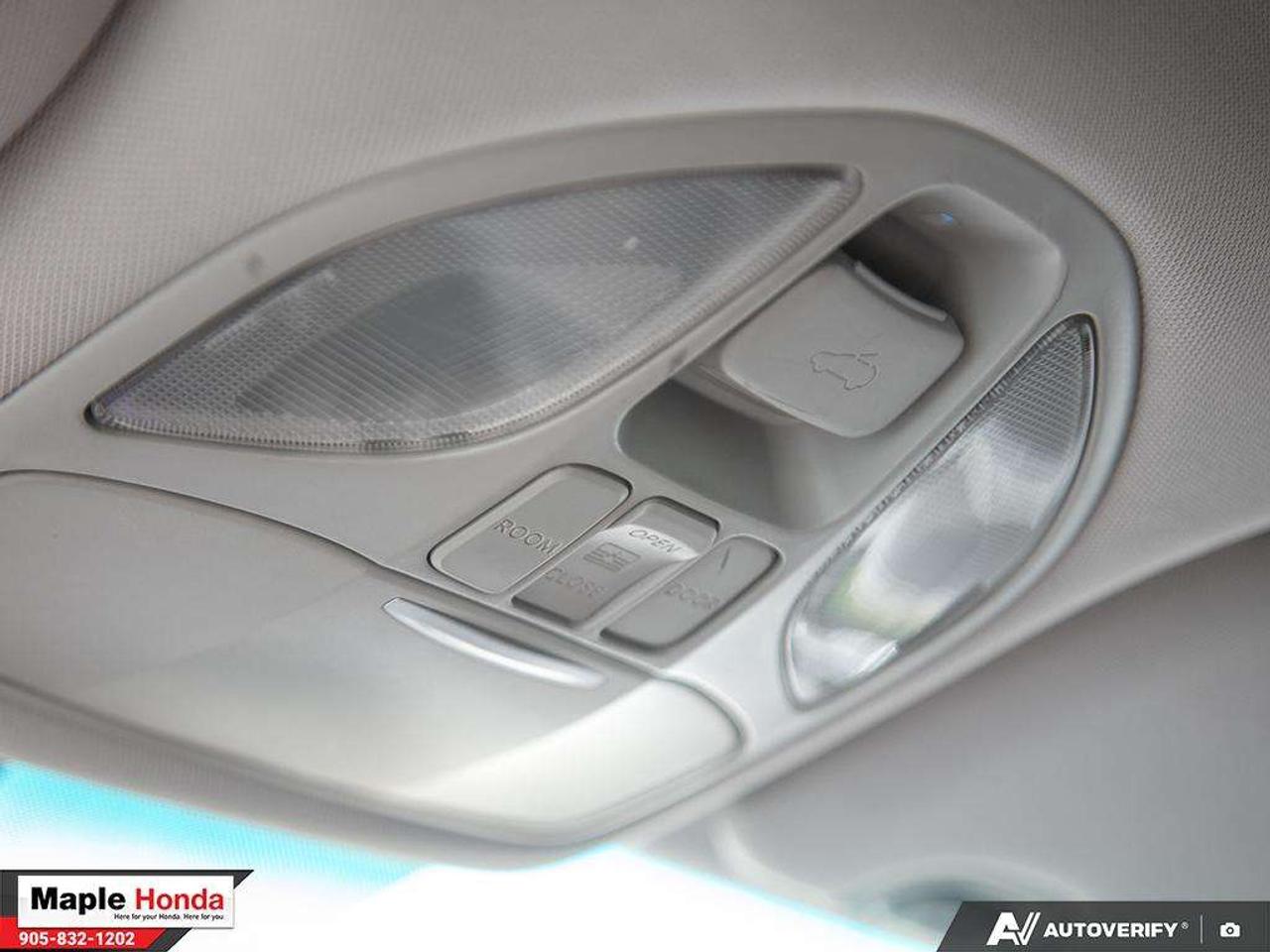 2014 Hyundai Santa Fe Leather Seats\ panoramic roof| Heated seats| Good Photo
