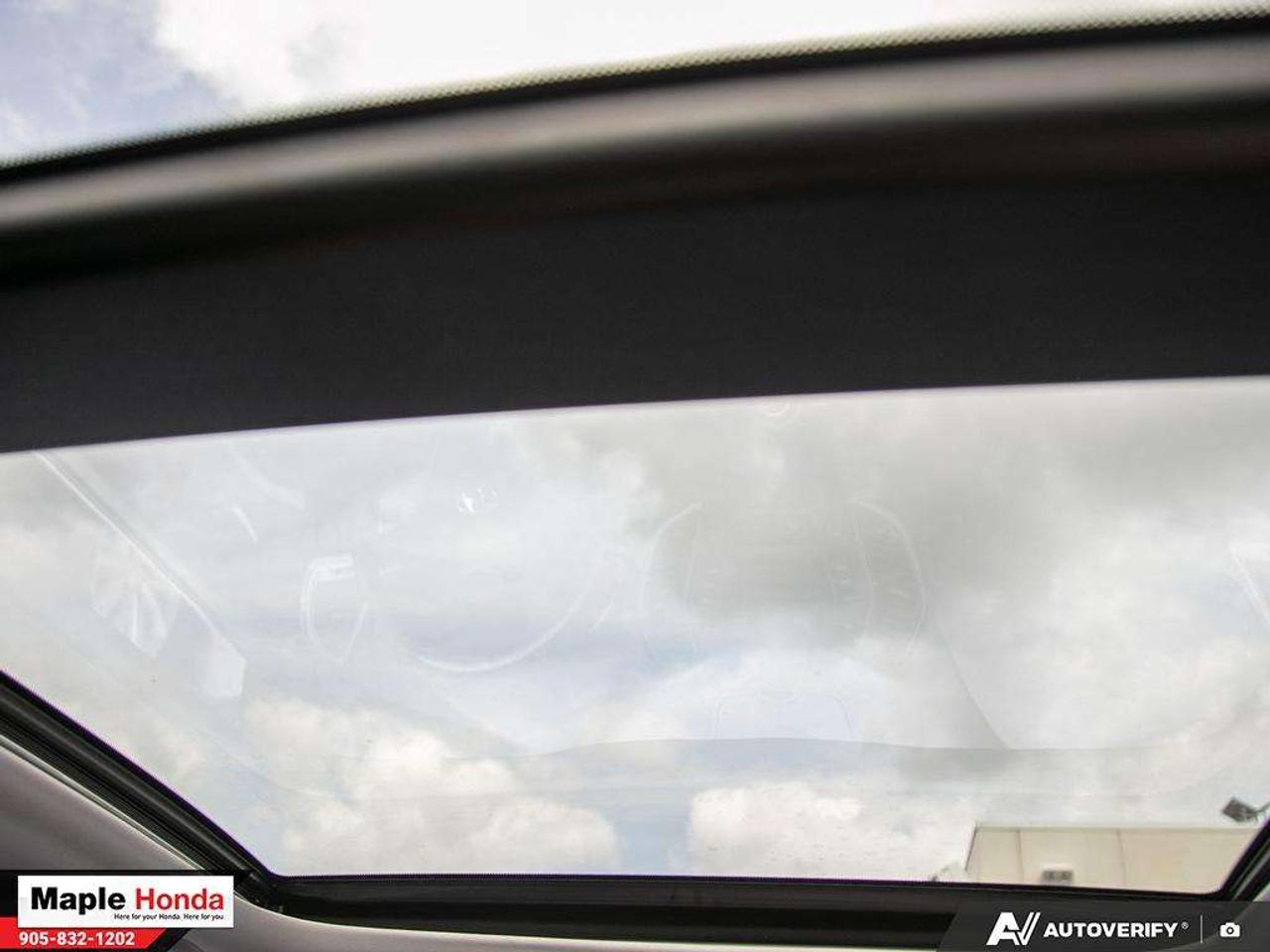 2014 Hyundai Santa Fe Leather Seats\ panoramic roof| Heated seats| Good Photo