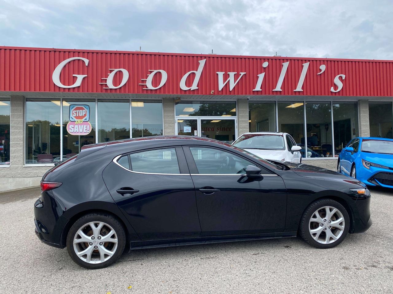 2022 Mazda MAZDA3 GX, 6 SPEED MANUAL, HEATED SEATS!