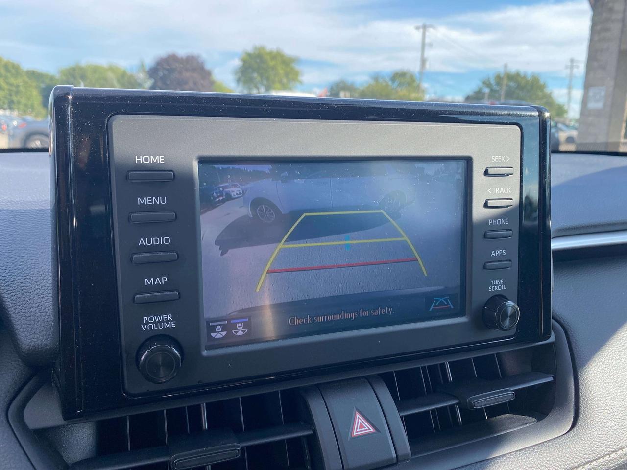 2022 Toyota RAV4 XLE, SUNROOF, CLEAN CARFAX, BACK UP CAMERA! Photo