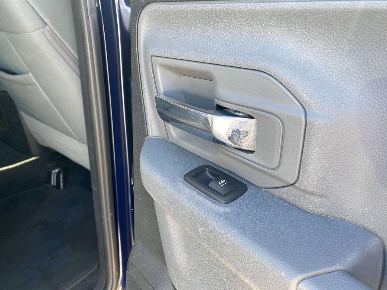 2016 RAM 1500 BIG HORN, RWD, REMOTE START, HEATED SEATS! Photo
