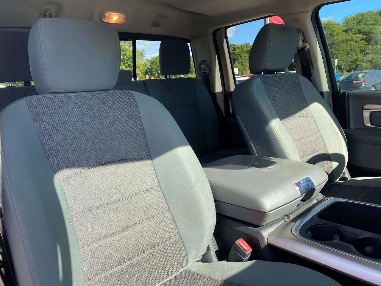 2016 RAM 1500 BIG HORN, RWD, REMOTE START, HEATED SEATS! Photo