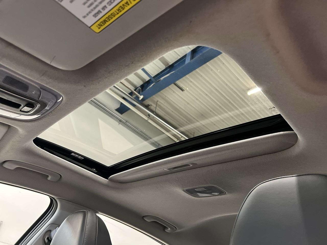 2023 Hyundai Elantra LUXURY | HTD LEATHER | SUNROOF | CARPLAY | ALLOYS Photo