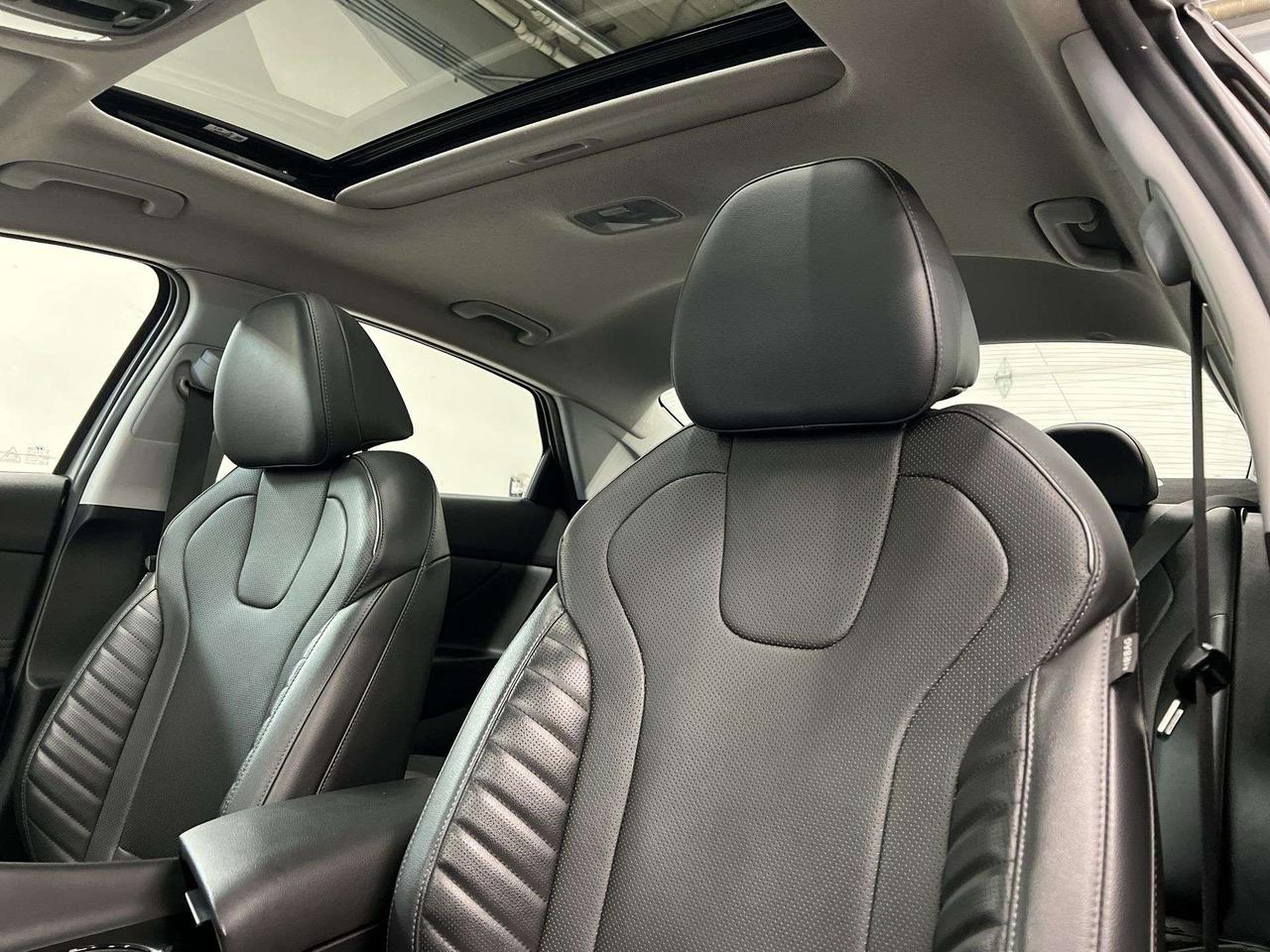 2023 Hyundai Elantra LUXURY | HTD LEATHER | SUNROOF | CARPLAY | ALLOYS Photo