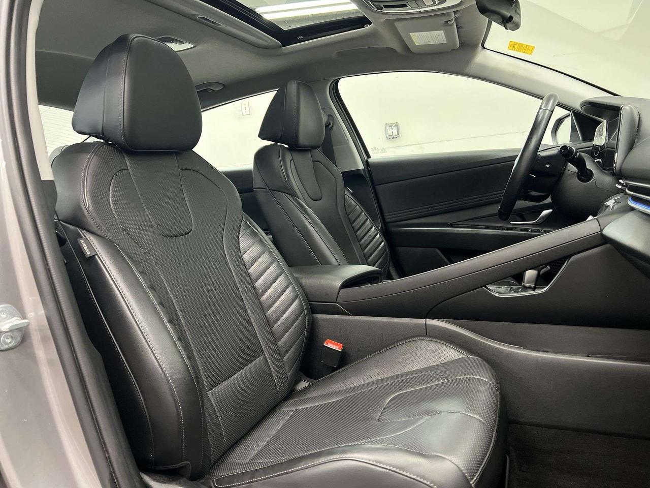 2023 Hyundai Elantra LUXURY | HTD LEATHER | SUNROOF | CARPLAY | ALLOYS Photo