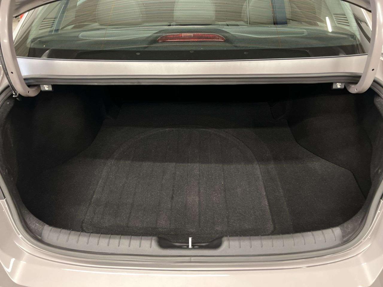 2023 Hyundai Elantra LUXURY | HTD LEATHER | SUNROOF | CARPLAY | ALLOYS Photo