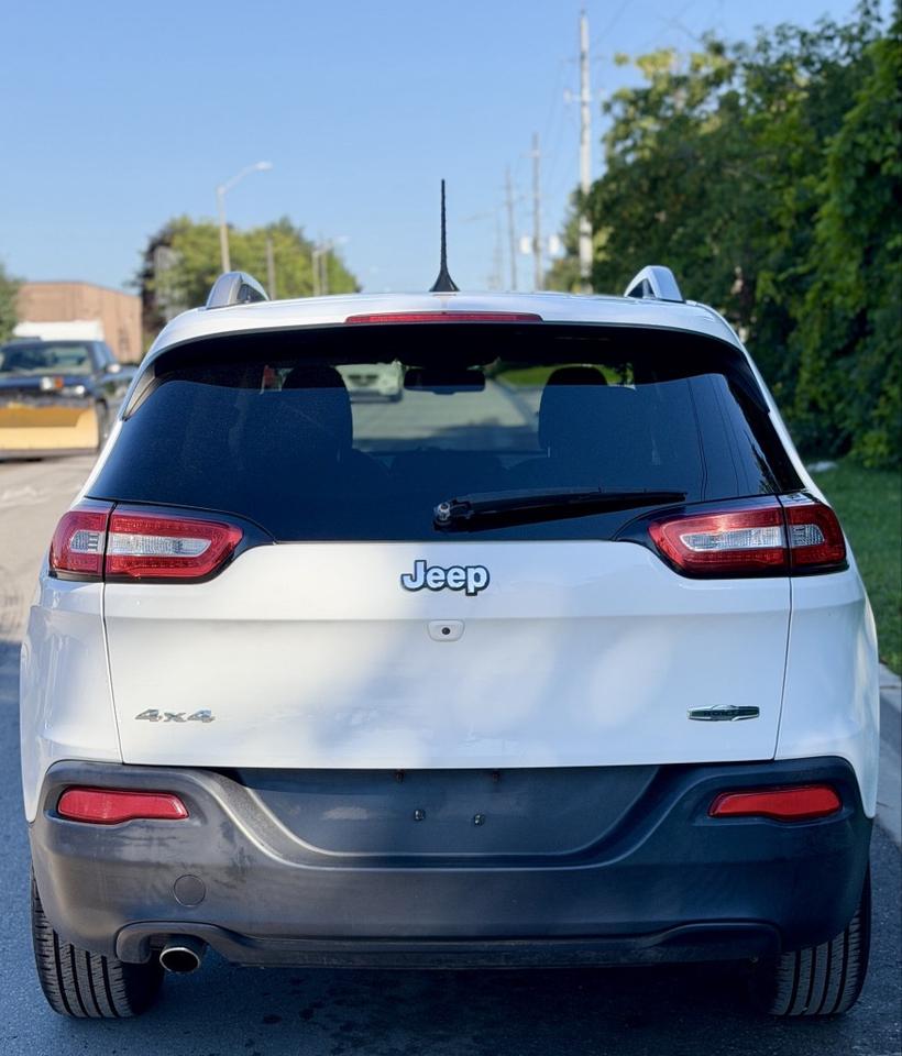 2016 Jeep Cherokee Latitude 4WD Photo