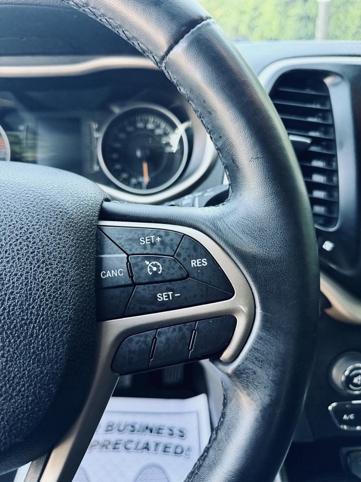 2016 Jeep Cherokee Latitude 4WD Photo