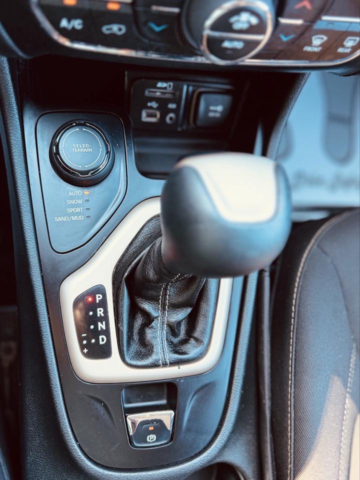 2016 Jeep Cherokee Latitude 4WD Photo