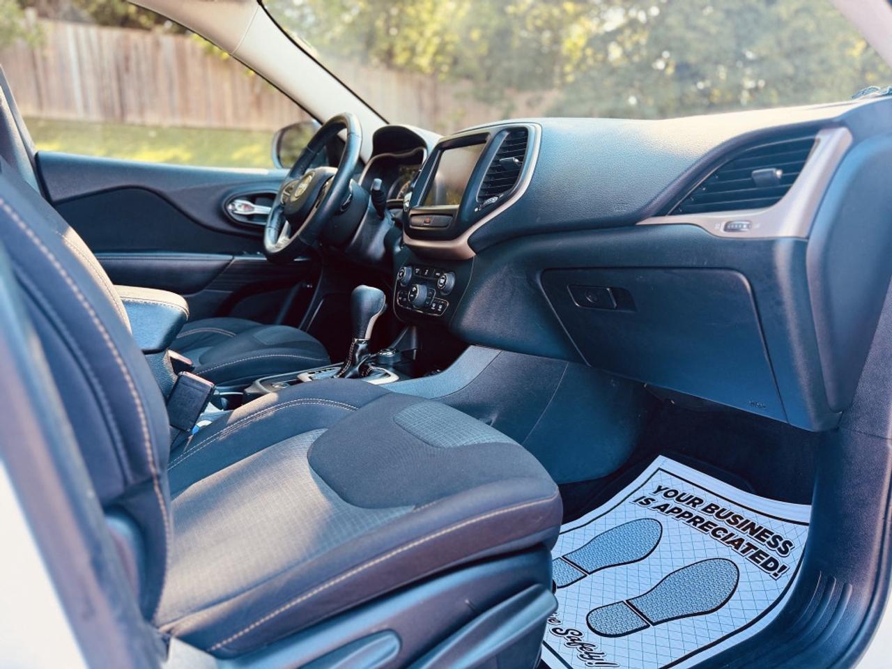 2016 Jeep Cherokee Latitude 4WD Photo