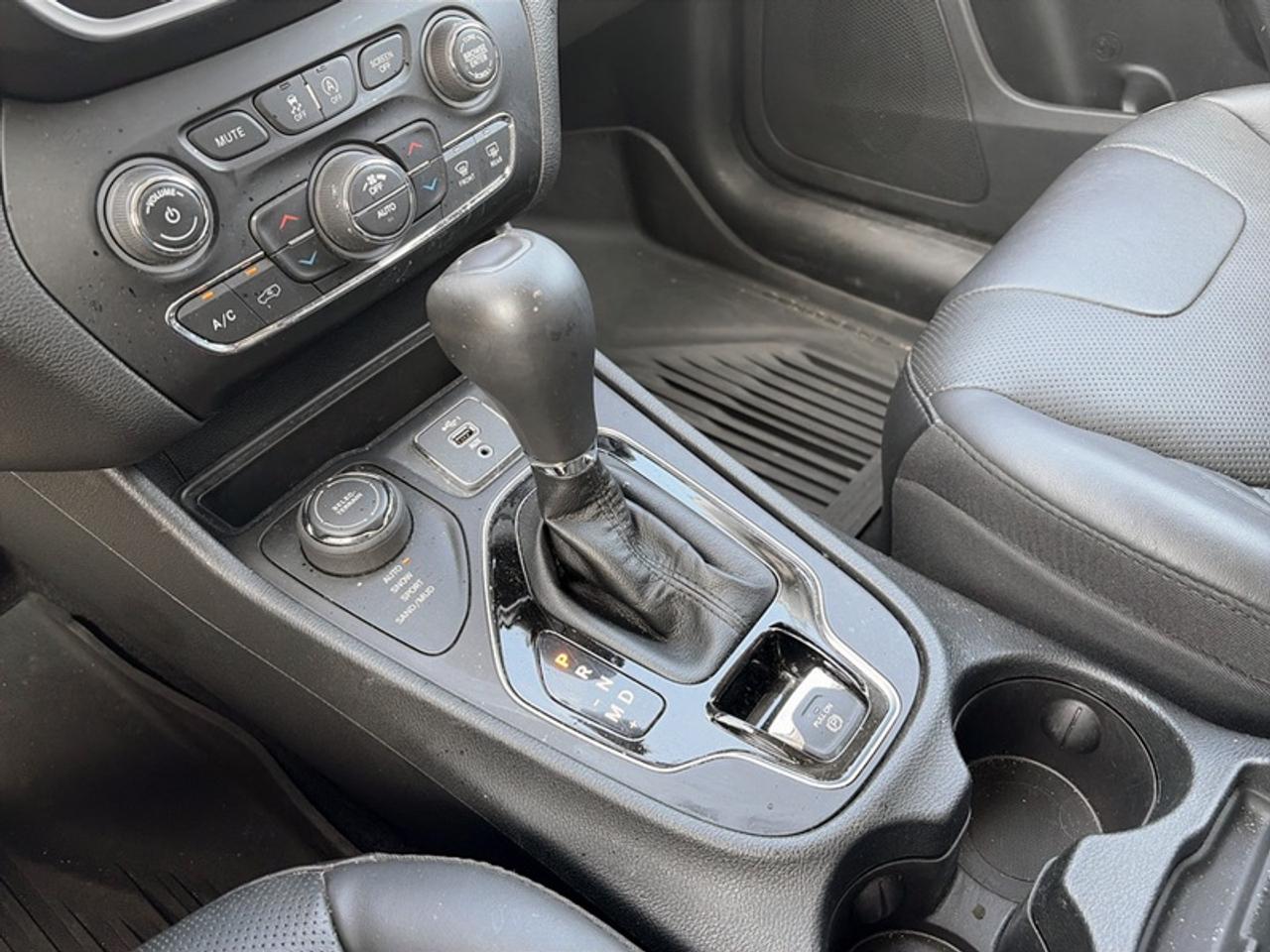 2021 Jeep Cherokee Altitude w/Sun & Sound Group  *LOW KMS* Photo