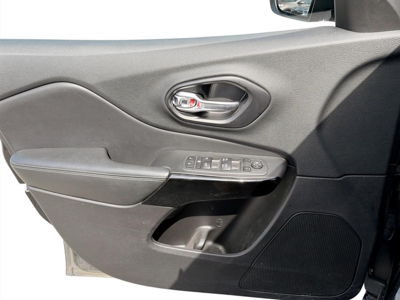 2021 Jeep Cherokee Altitude w/Sun & Sound Group  *LOW KMS* Photo