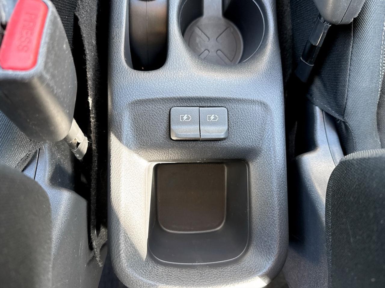 2020 Nissan Kicks 1.6 S  **CLEAN CARFAX** Photo