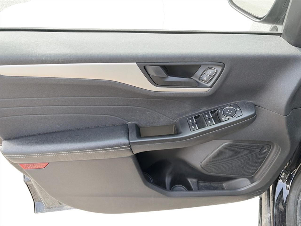 2022 Ford Escape SE w/Cold Weather Pkg Photo