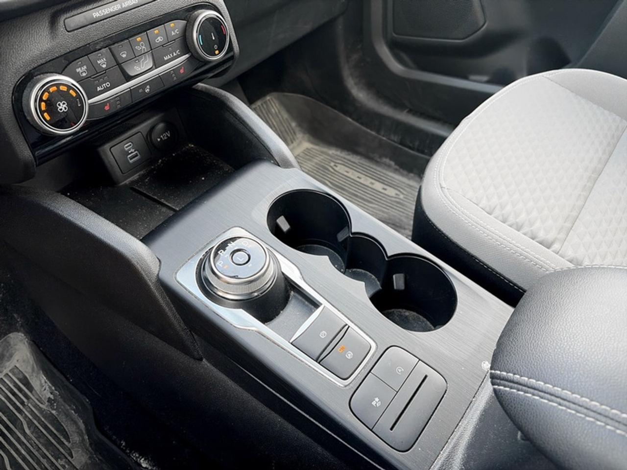2022 Ford Escape SE w/Cold Weather Pkg Photo