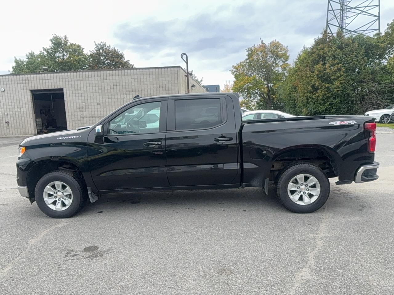 2025 Chevrolet Silverado 1500 LT Photo1