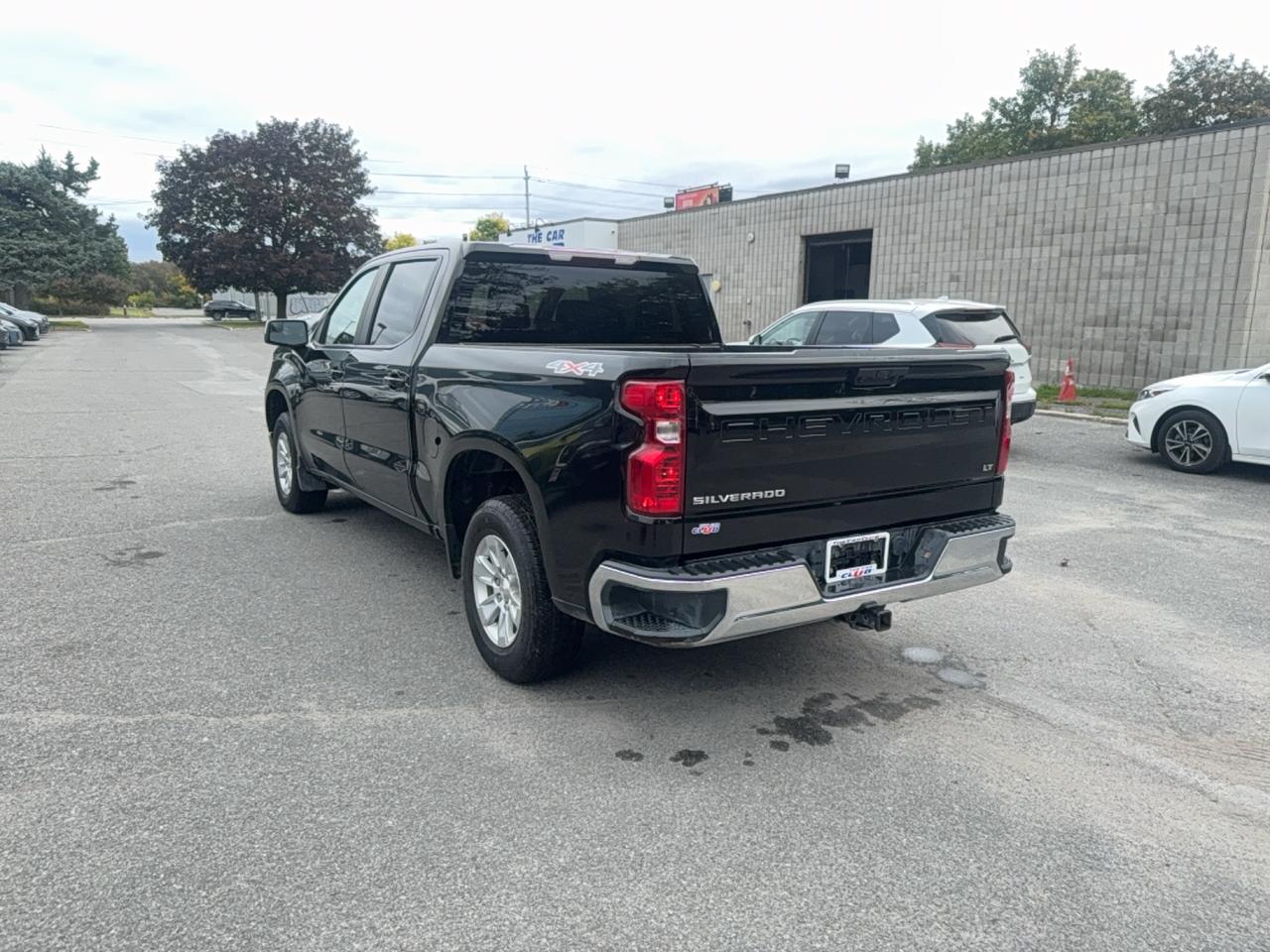 2025 Chevrolet Silverado 1500 LT Photo2