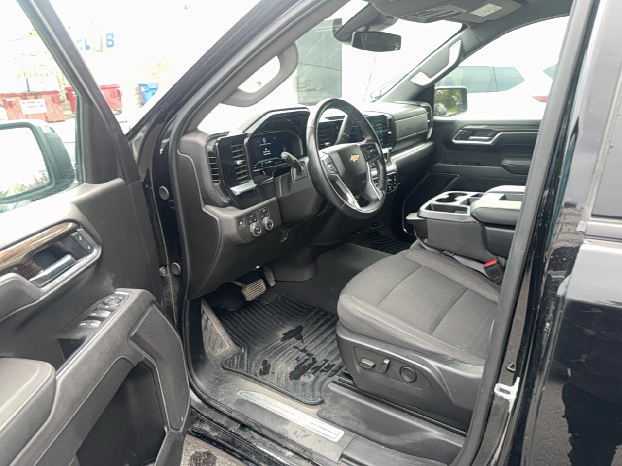 2025 Chevrolet Silverado 1500 LT Photo