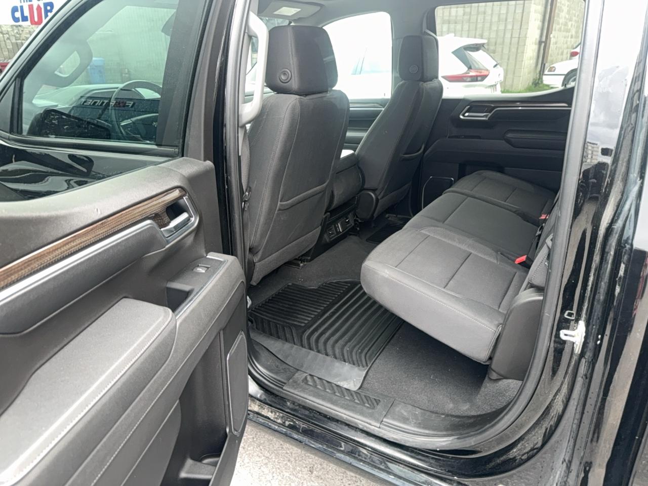 2025 Chevrolet Silverado 1500 LT Photo