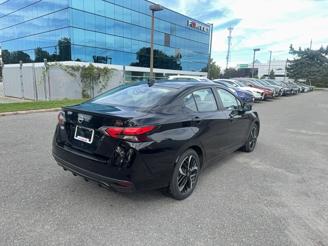 2024 Nissan Versa SR Photo4