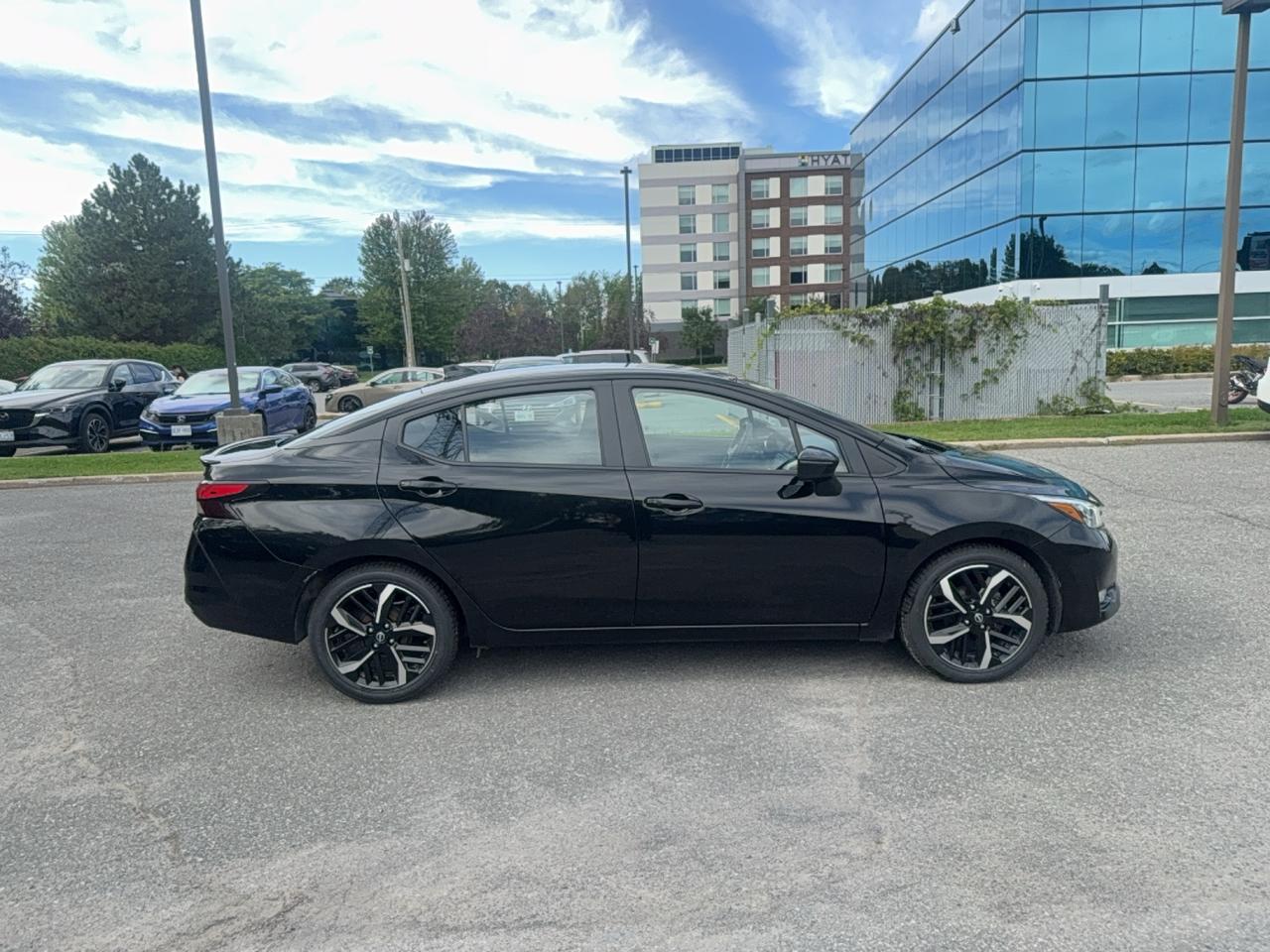 2024 Nissan Versa SR Photo