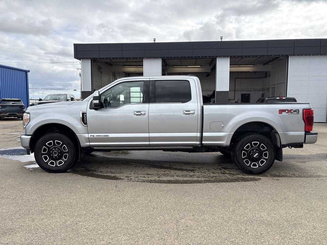 2022 Ford F-350 Super Duty SRW Platinum Photo3