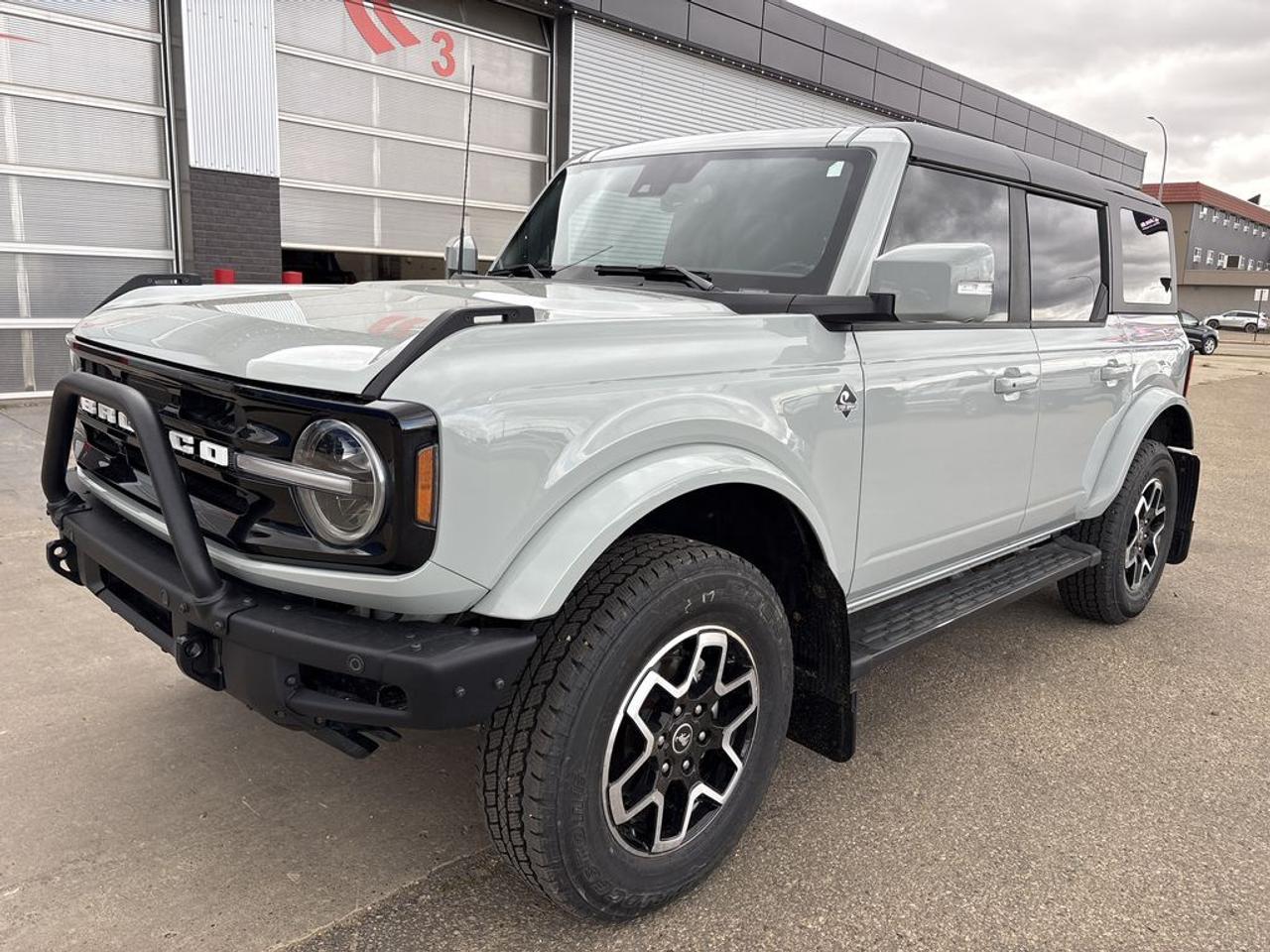 2024 Ford Bronco Outer Banks Photo1
