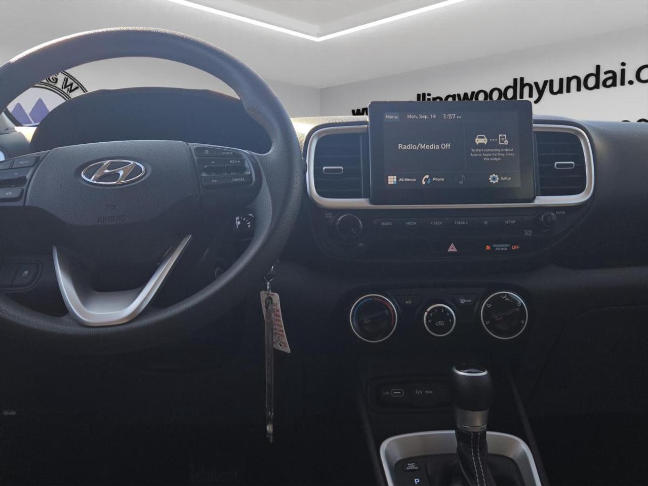 2022 Hyundai Venue Essential Photo