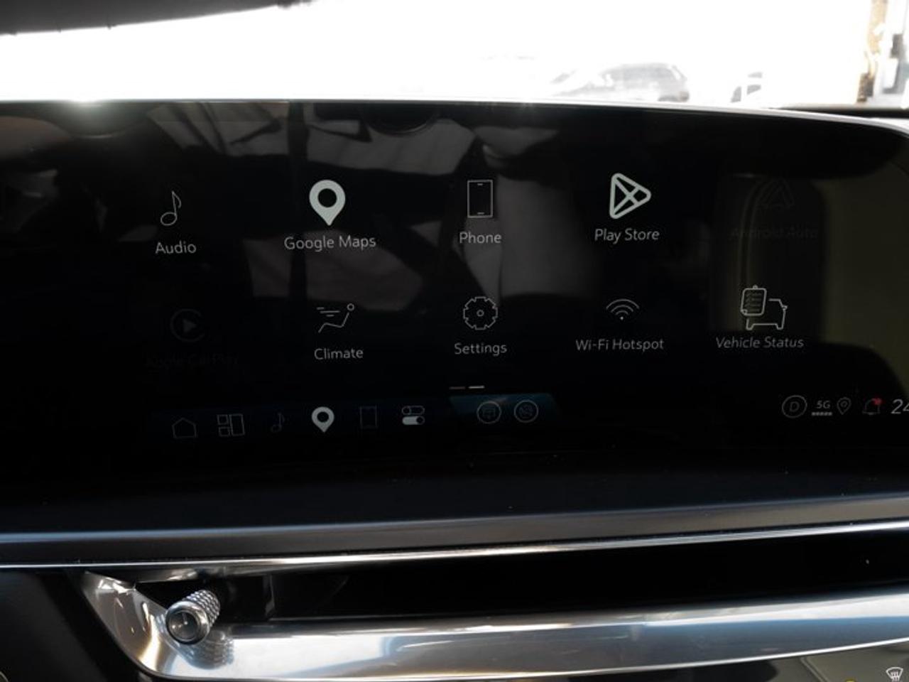 2024 Cadillac LYRIQ Tech Fully Electric | Panoramic Roof | Heated Seats | Navigation | Wireless Connection Photo