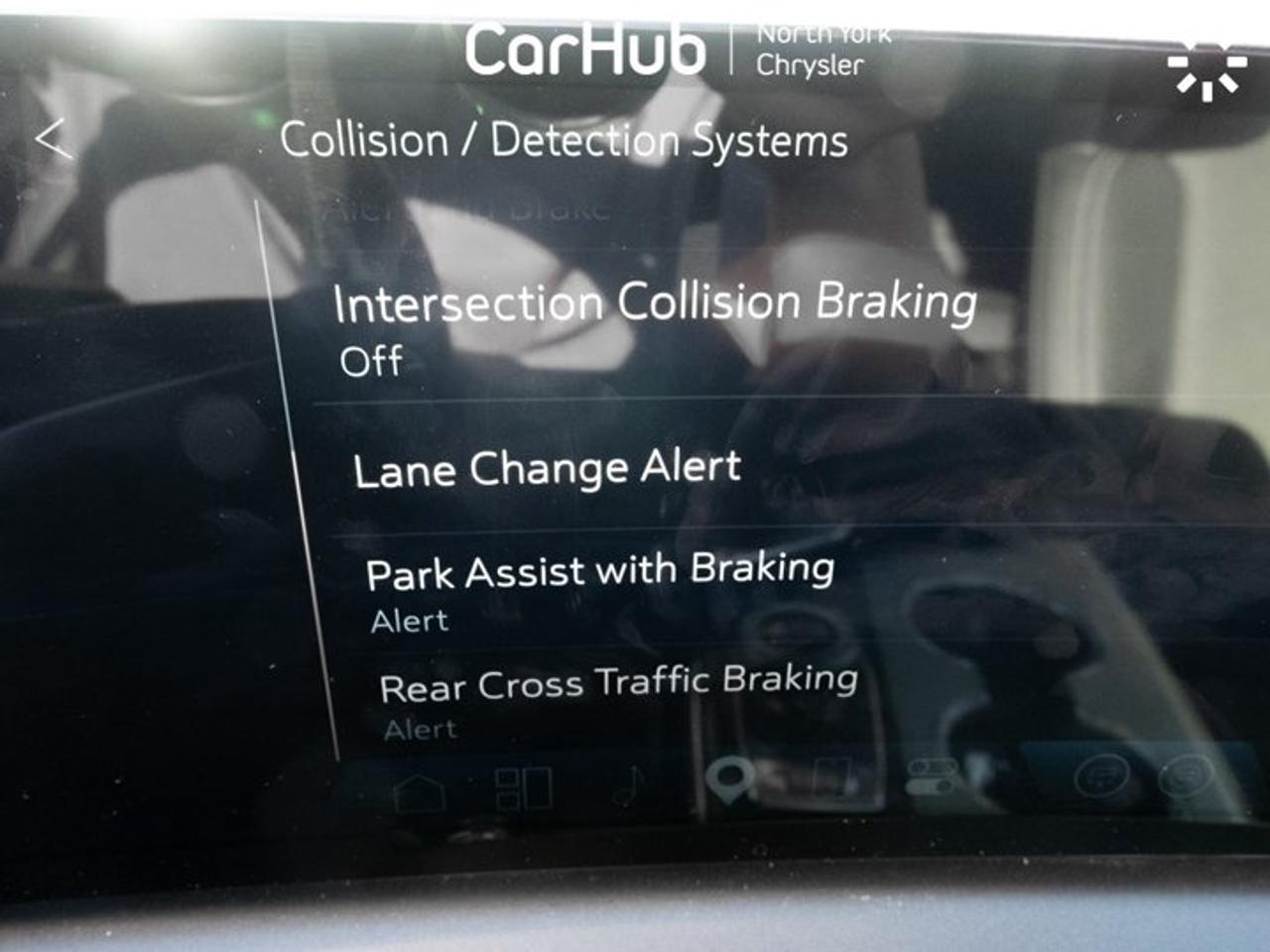 2024 Cadillac LYRIQ Tech Fully Electric | Panoramic Roof | Heated Seats | Navigation | Wireless Connection Photo