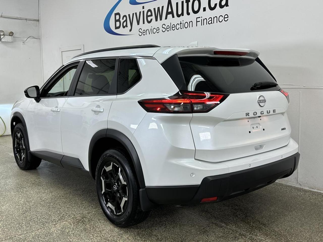 2025 Nissan Rogue Midnight Edition SV/AWD/MIDNIGHT EDITION/LEATHER/PANOROOF/6605KM/OFF 1 OWNER LEASE! Photo