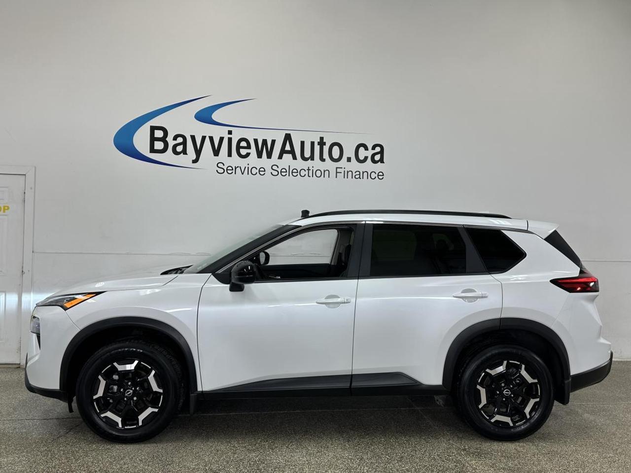 2025 Nissan Rogue Midnight Edition SV/AWD/MIDNIGHT EDITION/LEATHER/PANOROOF/6605KM/OFF 1 OWNER LEASE! Photo3
