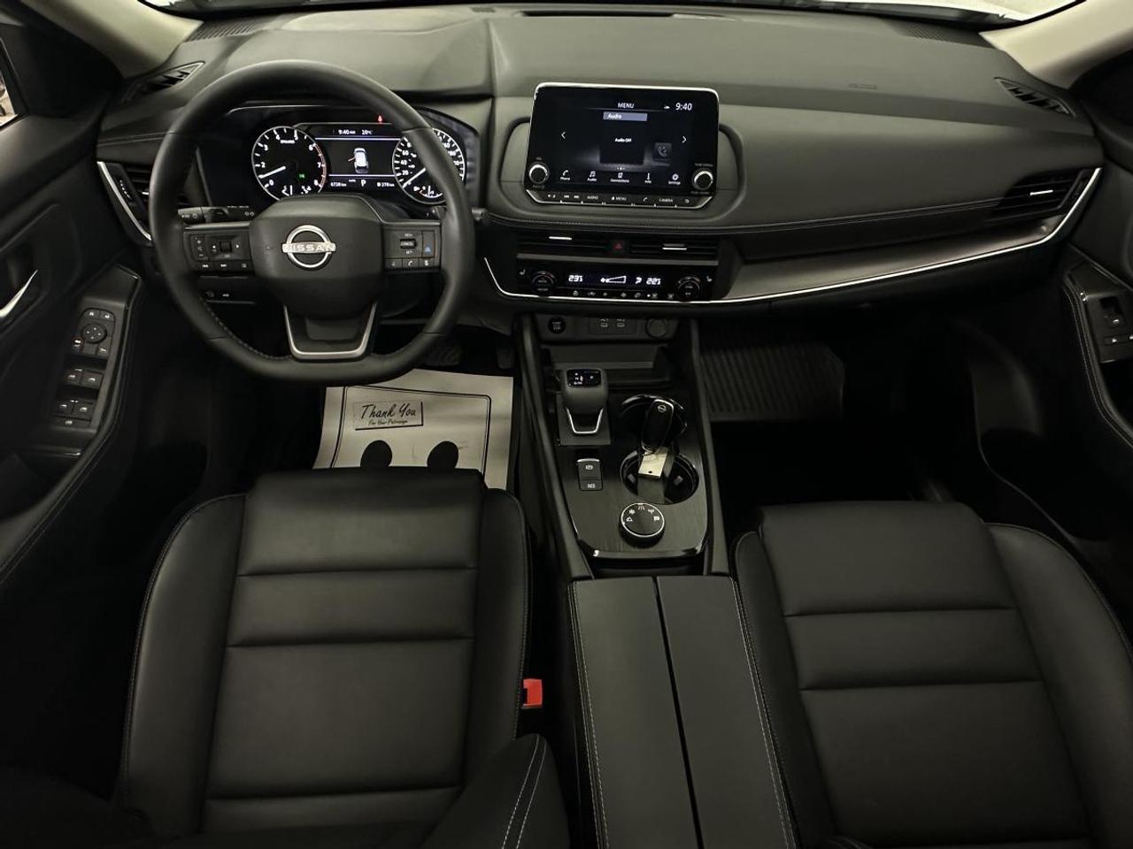 2025 Nissan Rogue Midnight Edition SV/AWD/MIDNIGHT EDITION/LEATHER/PANOROOF/6605KM/OFF 1 OWNER LEASE! Photo