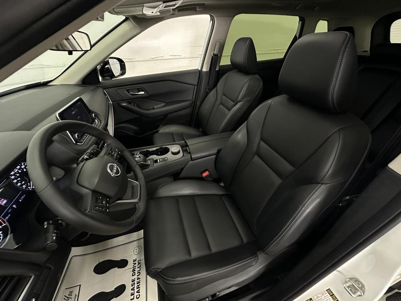 2025 Nissan Rogue Midnight Edition SV/AWD/MIDNIGHT EDITION/LEATHER/PANOROOF/6605KM/OFF 1 OWNER LEASE! Photo