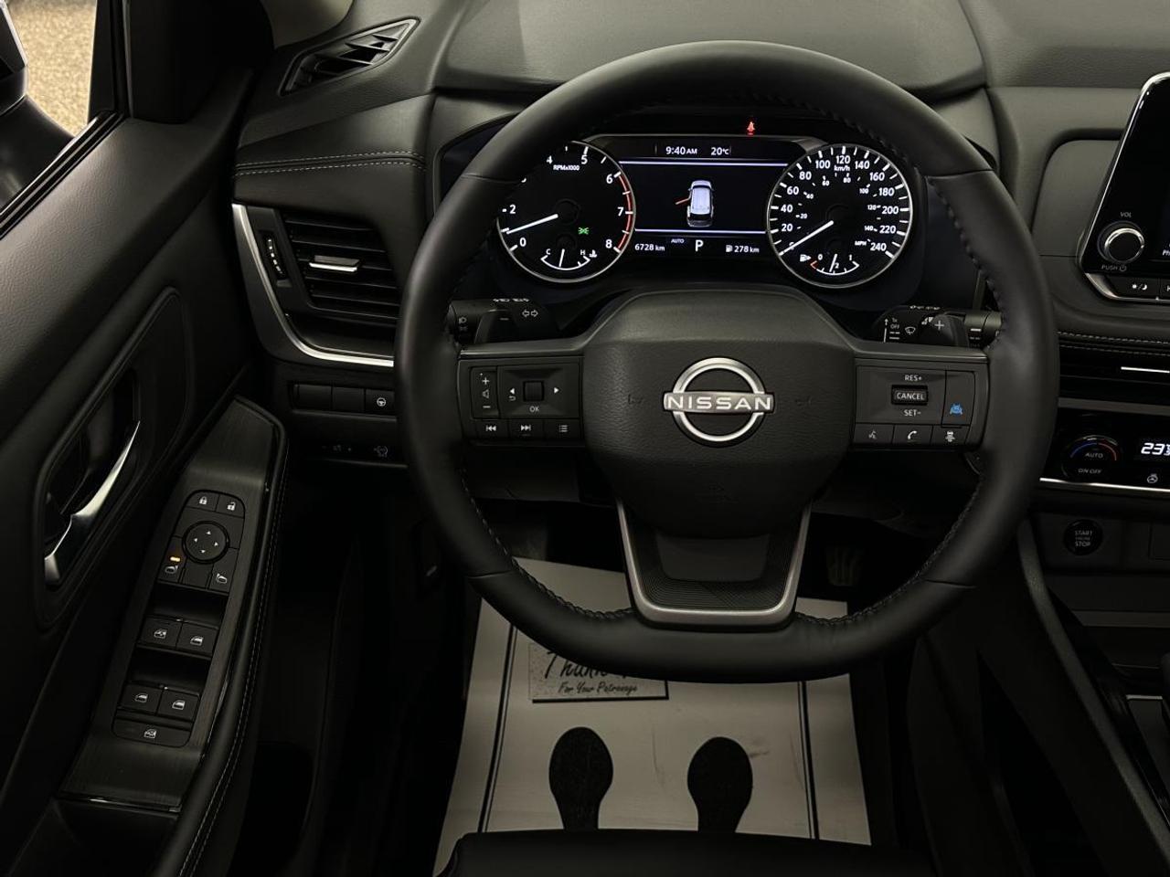 2025 Nissan Rogue Midnight Edition SV/AWD/MIDNIGHT EDITION/LEATHER/PANOROOF/6605KM/OFF 1 OWNER LEASE! Photo