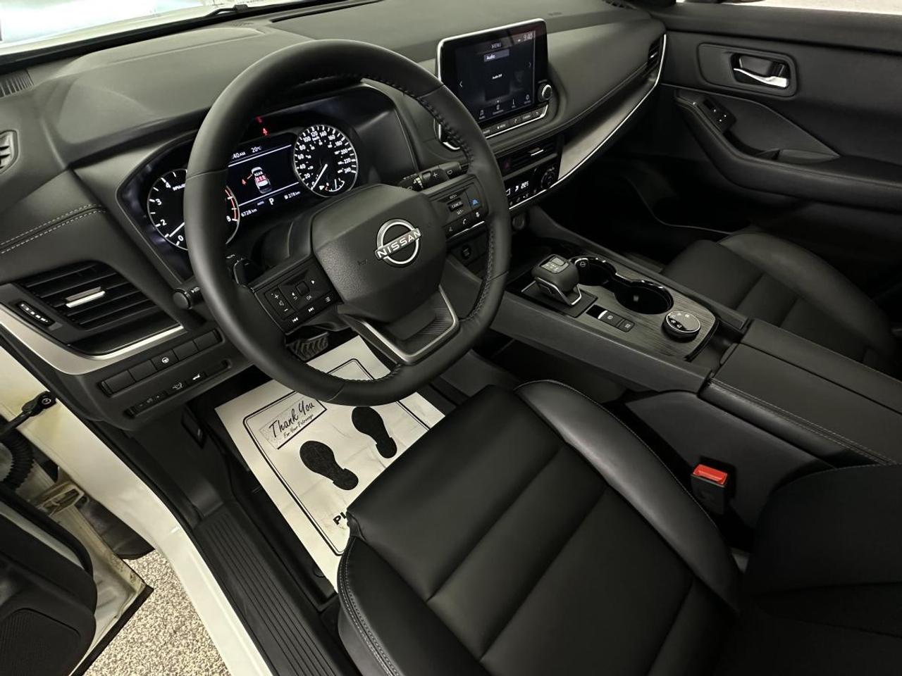 2025 Nissan Rogue Midnight Edition SV/AWD/MIDNIGHT EDITION/LEATHER/PANOROOF/6605KM/OFF 1 OWNER LEASE! Photo