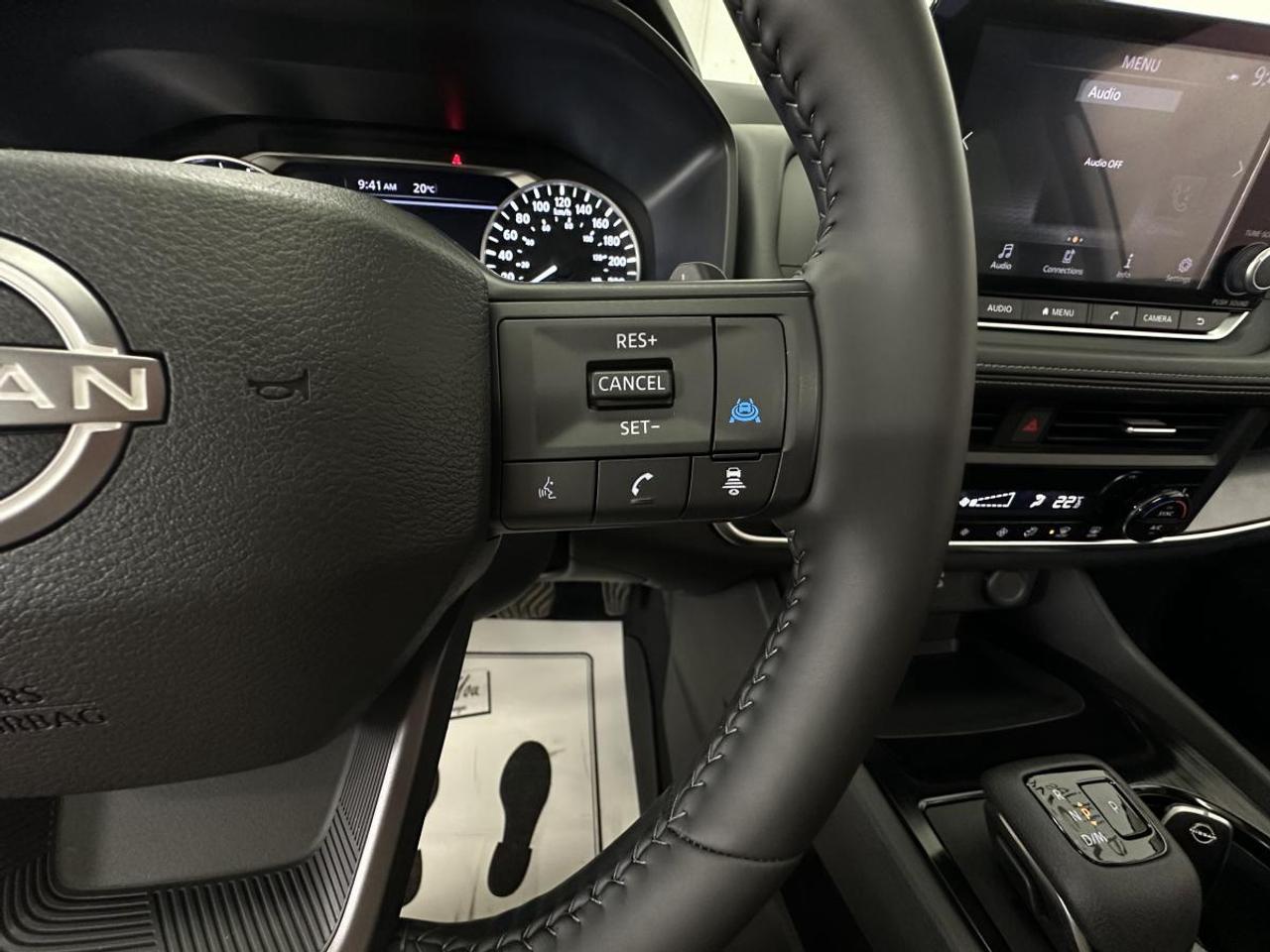 2025 Nissan Rogue Midnight Edition SV/AWD/MIDNIGHT EDITION/LEATHER/PANOROOF/6605KM/OFF 1 OWNER LEASE! Photo