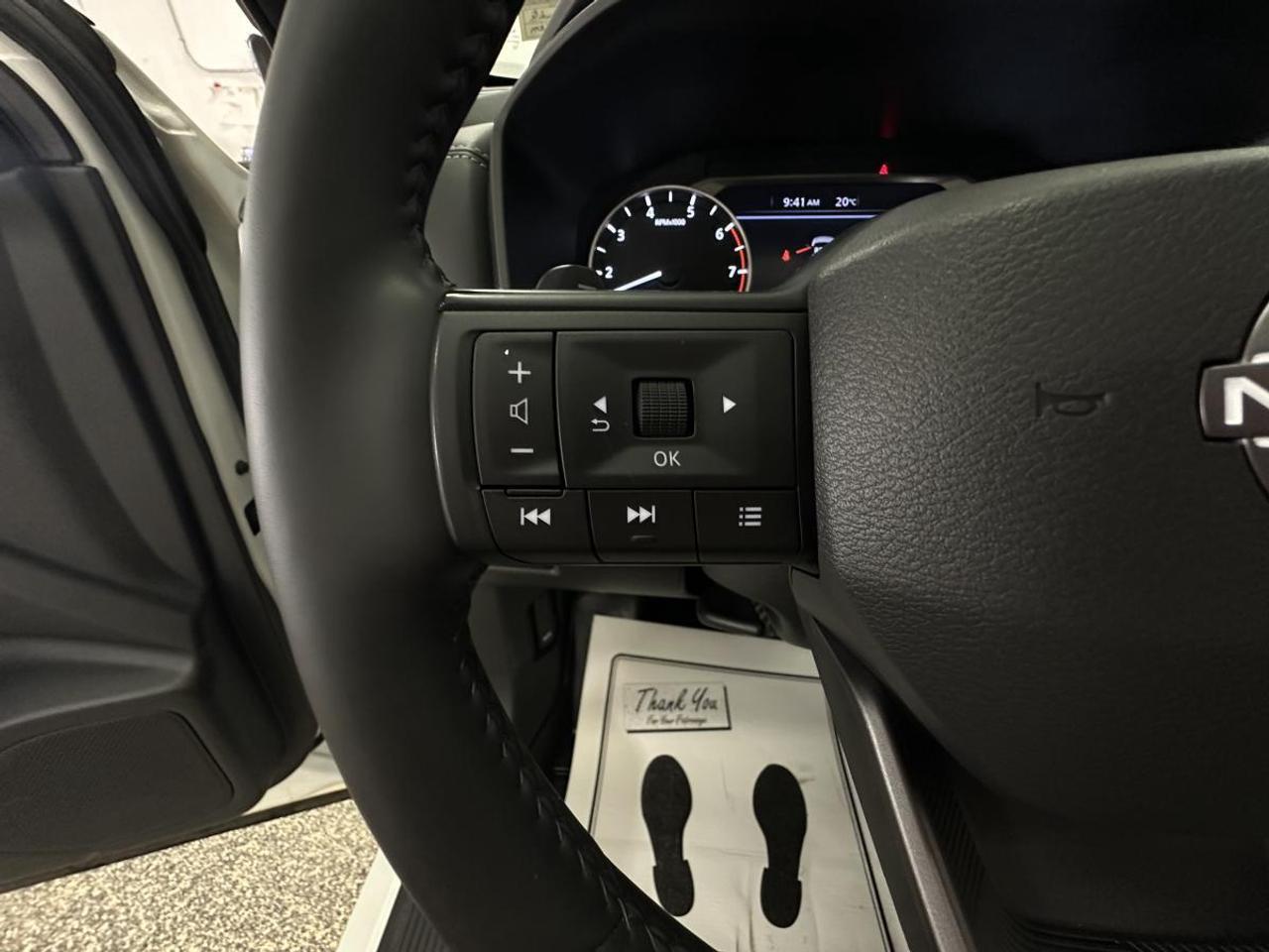 2025 Nissan Rogue Midnight Edition SV/AWD/MIDNIGHT EDITION/LEATHER/PANOROOF/6605KM/OFF 1 OWNER LEASE! Photo