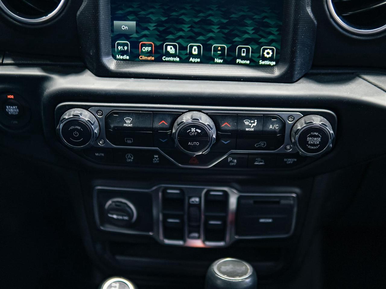2022 Jeep Wrangler UNLIMITED SAHARA | NO ACCIDENTS | LEATHER | BLIND | NAV | 4X4 Photo