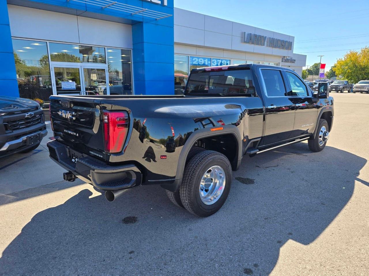2026 GMC Sierra 3500 HD 4WD Crew Cab Long Box Denali Ultimate Photo