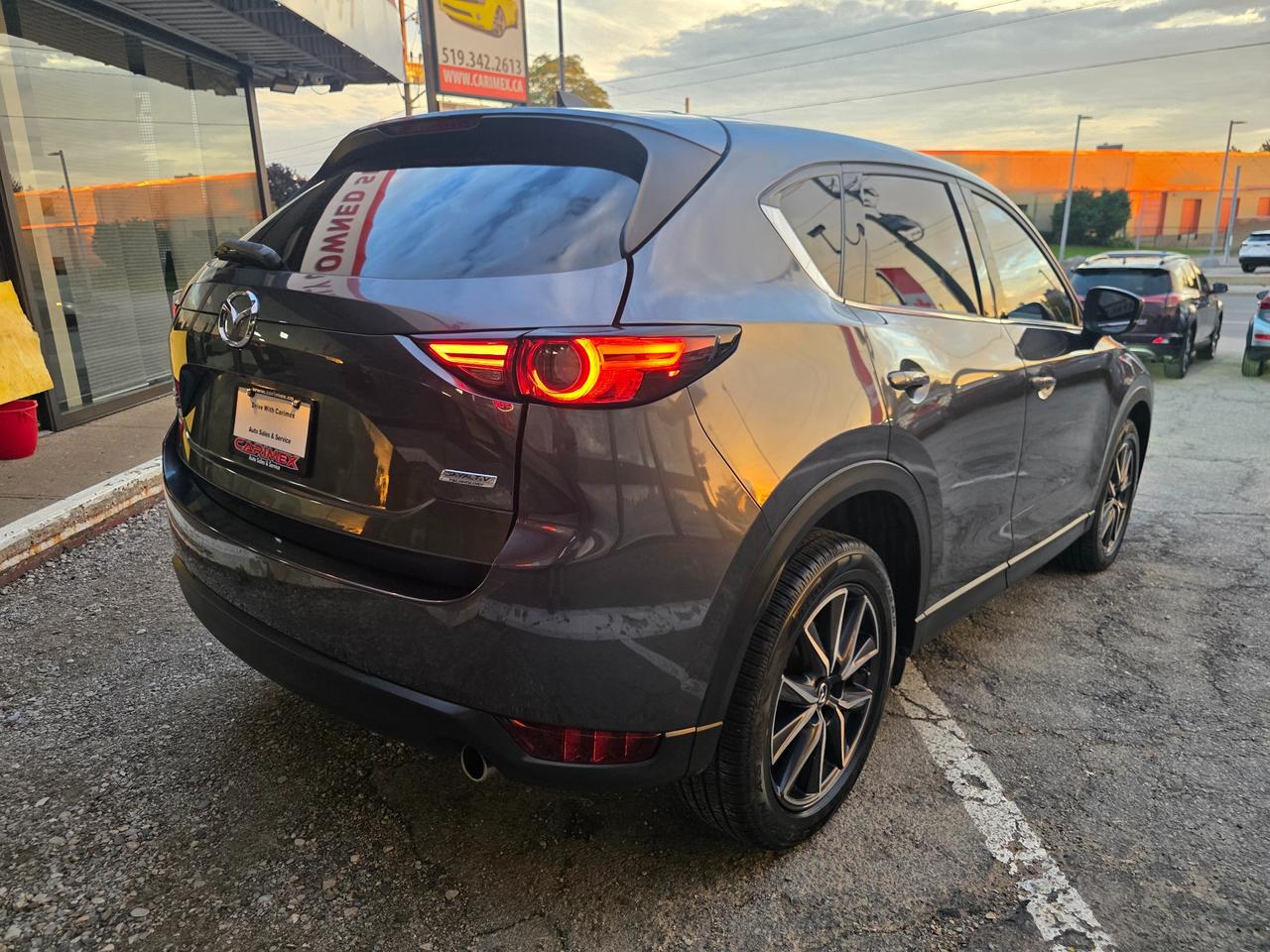 2018 Mazda CX-5 GT AWD | Leather | Sunroof | BOSE | HUD | BSM Photo4