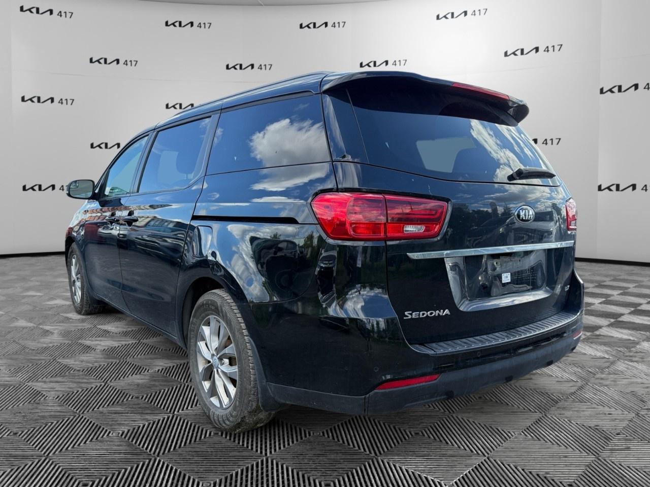 2019 Kia Sedona LX FWD Photo2